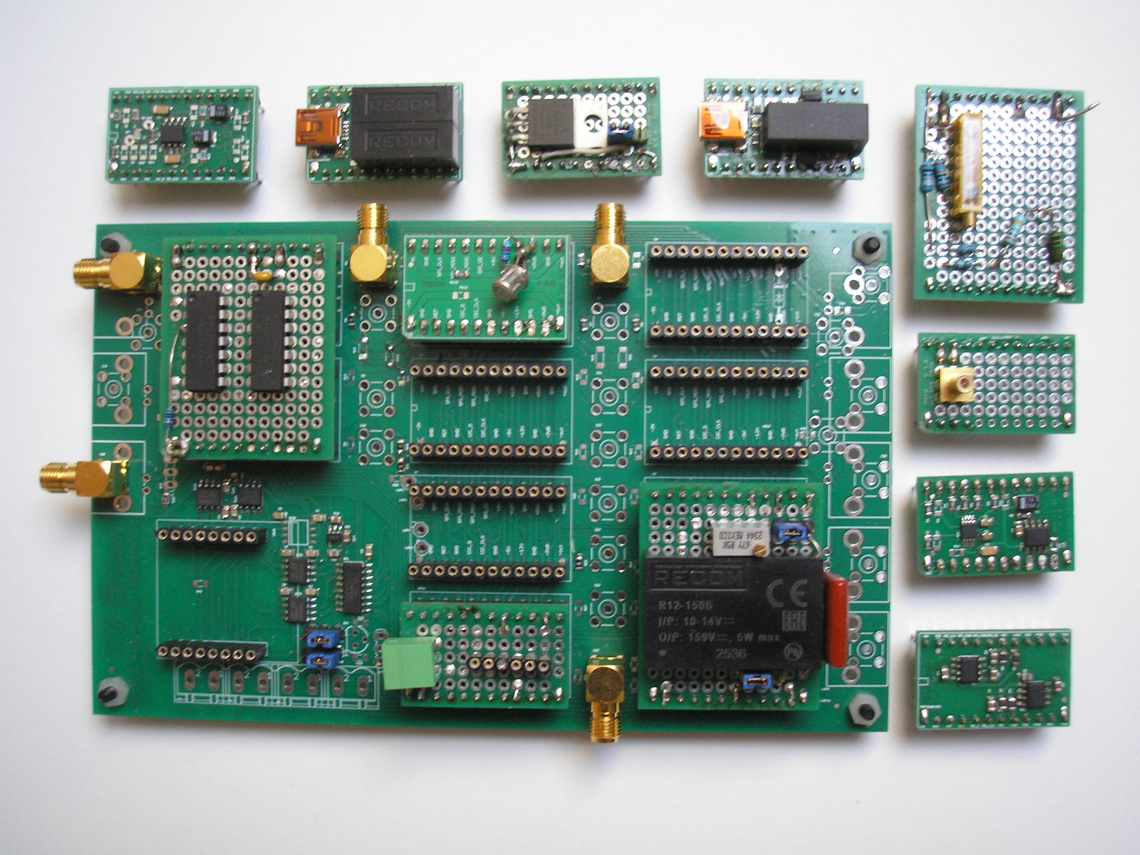 analog::blocks Baseboard populated with several plug-in analog and power modules